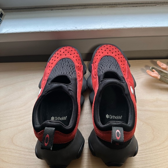 Oakley Factory Team Suede Flesh
Sandal - Lava/Black - Picture 6 of 8